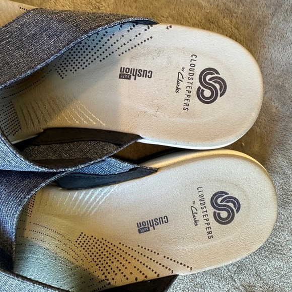 Cloudsteppers by Clarks Women's Gray Criss Cross Slide Sandals Size 9 - Picture 5 of 6